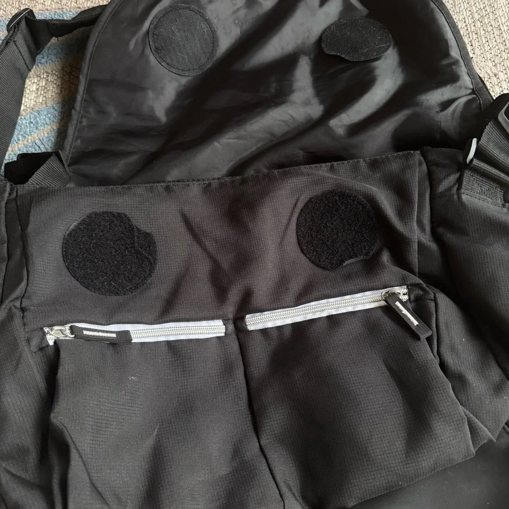 Columbia Outfitter Expandable Messenger Diaper‎ Bag Black Shoulder Strap